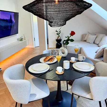 Apartman Luxury New With Balcony Steps From Wenceslas Square Prága