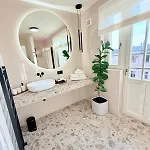 Luxury New With Balcony Steps From Wenceslas Square Daire Prag