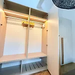 Luxury New With Balcony Steps From Wenceslas Square Daire