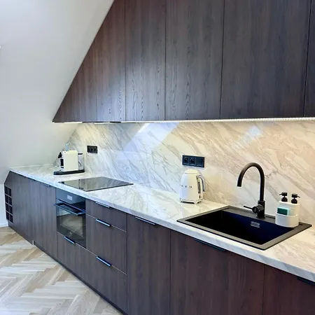 Luxury New With Balcony Steps From Wenceslas Square Apartment *