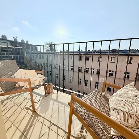 Luxury New With Balcony Steps From Wenceslas Square *