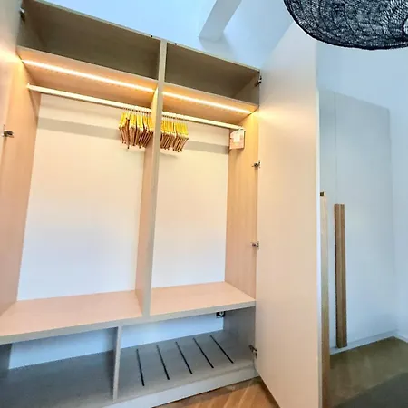 Luxury New With Balcony Steps From Wenceslas Square Apartment