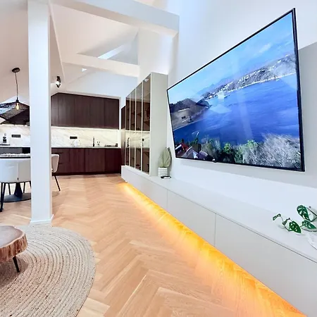 Luxury New With Balcony Steps From Wenceslas Square Apartamento *
