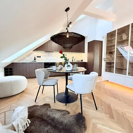 Luxury New With Balcony Steps From Wenceslas Square Apartment *