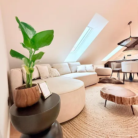 Luxury New With Balcony Steps From Wenceslas Square Apartamento Praga