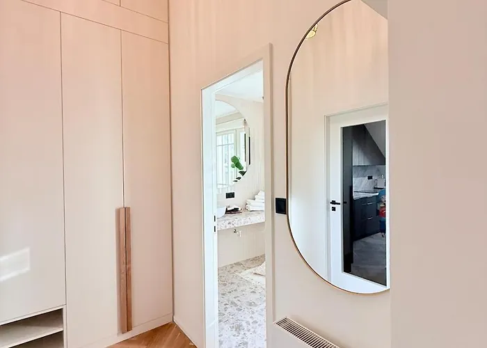 Luxury New With Balcony Steps From Wenceslas Square *