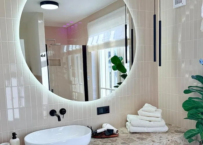 Luxury New With Balcony Steps From Wenceslas Square Apartment Prague