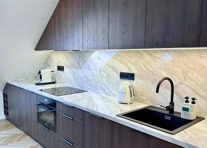 Luxury New With Balcony Steps From Wenceslas Square Apartment *