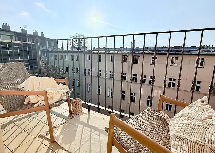 Luxury New With Balcony Steps From Wenceslas Square *