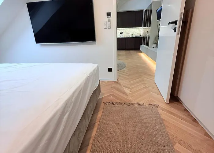 Luxury New With Balcony Steps From Wenceslas Square * Prague