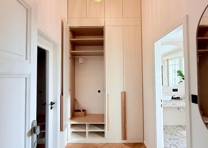 Luxury New With Balcony Steps From Wenceslas Square *