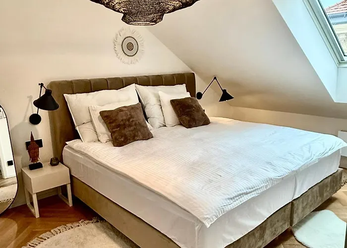 Luxury New With Balcony Steps From Wenceslas Square Prague