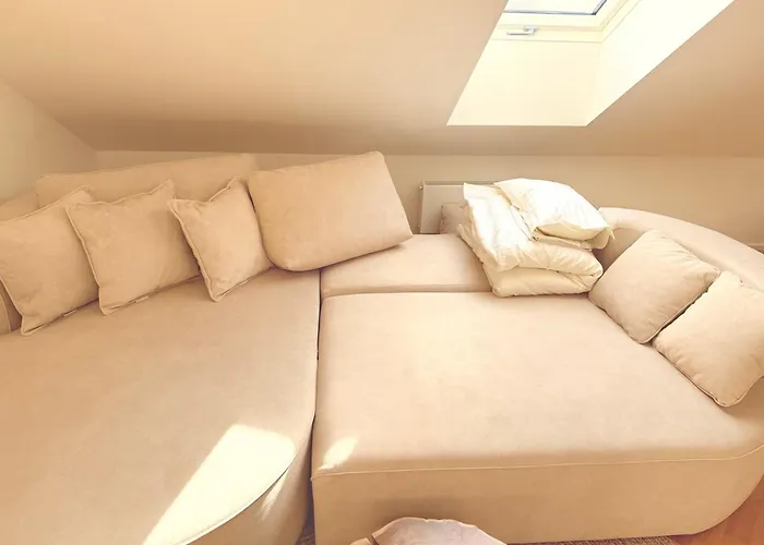Luxury New With Balcony Steps From Wenceslas Square *